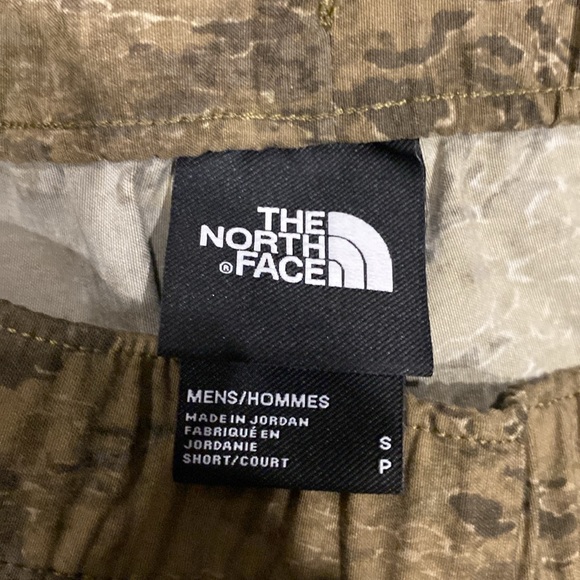 The North Face men’s camo lightweight pants. Size S - Picture 2 of 5